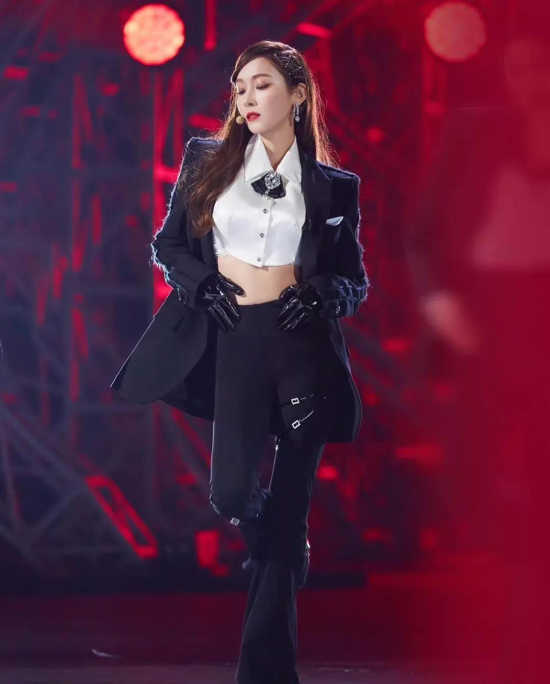 郑秀妍近期穿搭