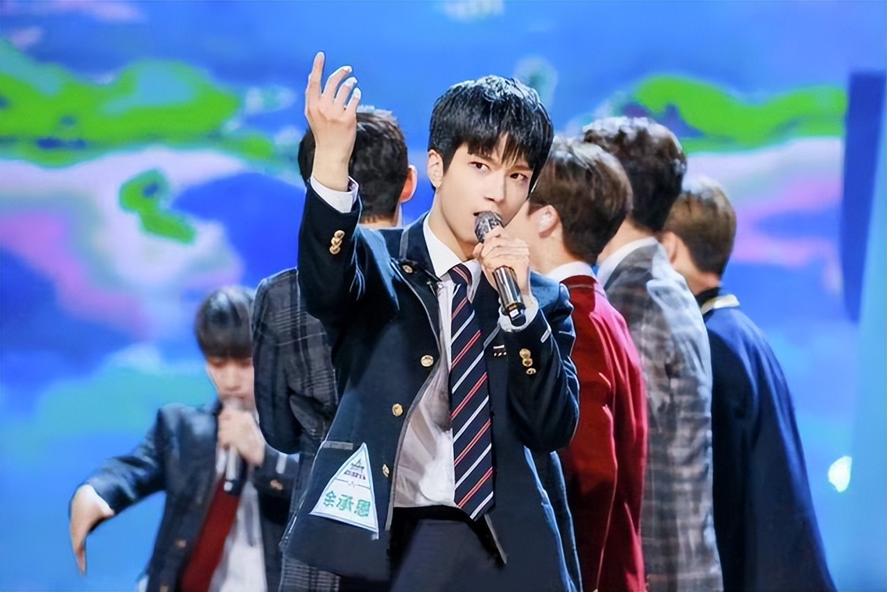 《星汉灿烂》挖到宝藏男孩？两个夏天有爆款，网友：就是差点运气