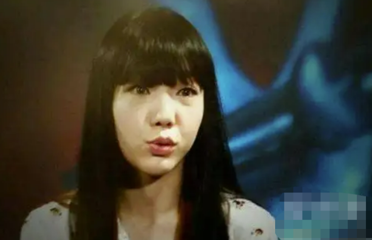 从上亿代言费到“落魄歌手”，吴莫愁怎么就落到了这副田地？