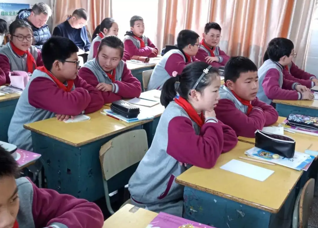 中小学生上课时间或有变化，老师听后并不开心，学生们却乐开了花