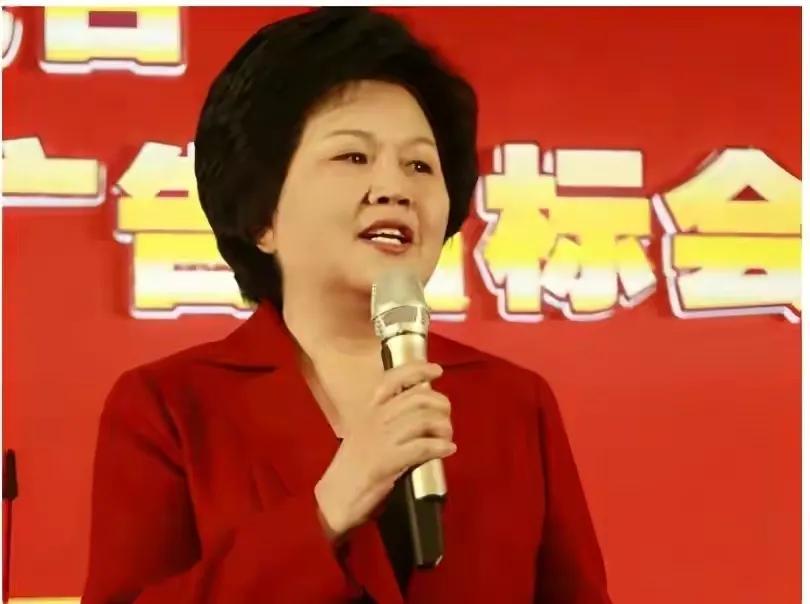 刑质斌：央视播音33年，和丈夫相守48年，搭档罗京去世后离职