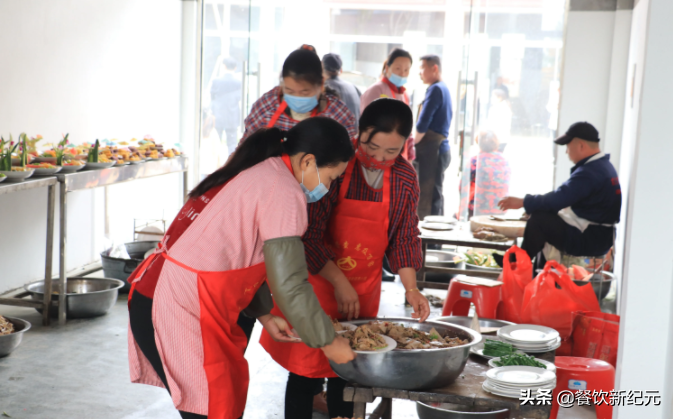 江西春节农村婚宴，16菜一汤，400元一桌，网友吐槽吃得太寒酸