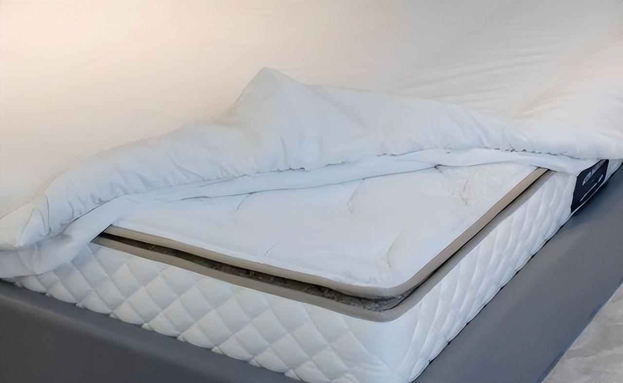 买回家的床垫还需要铺一层褥子吗?很多人不在意,难怪身上痒痒的