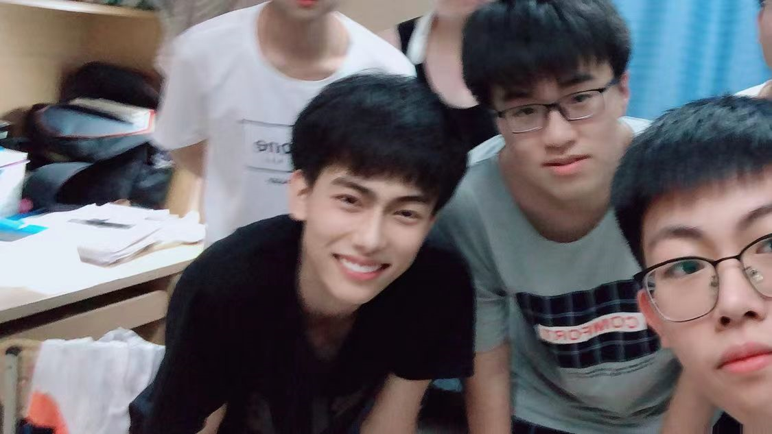 公安大学校草走红，撞脸“王一博”，网友：拼搏百天我要上公大