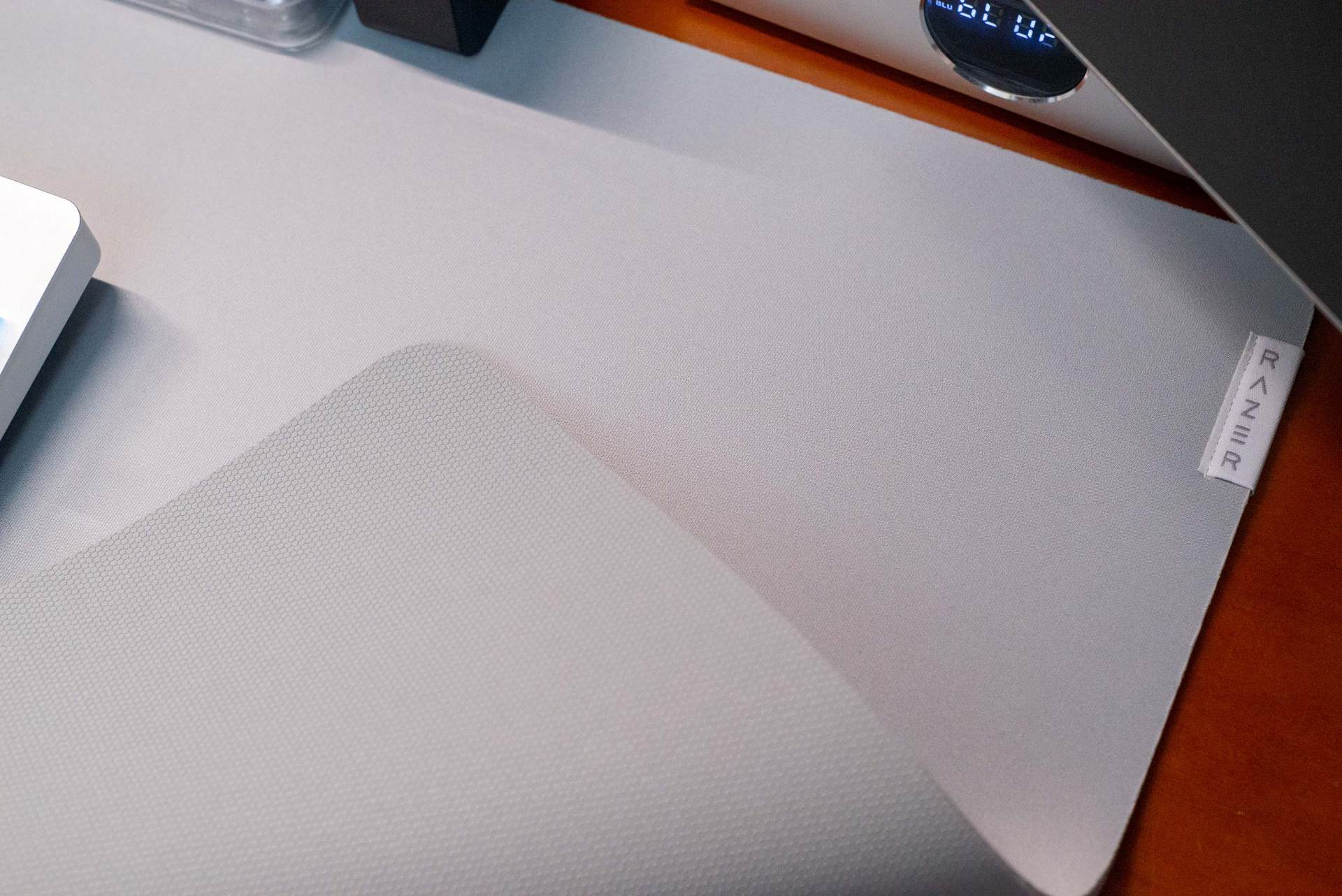 桌面改造 2.0，兼顾生产力与娱乐性的一体化空间