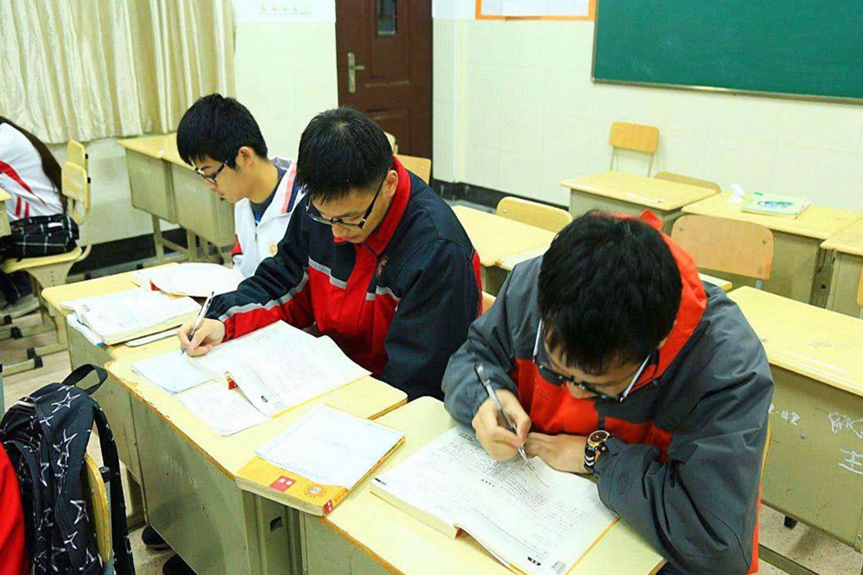 初三生不用參加中考，2022滿足條件可直升高中？不用擔(dān)心被分流了