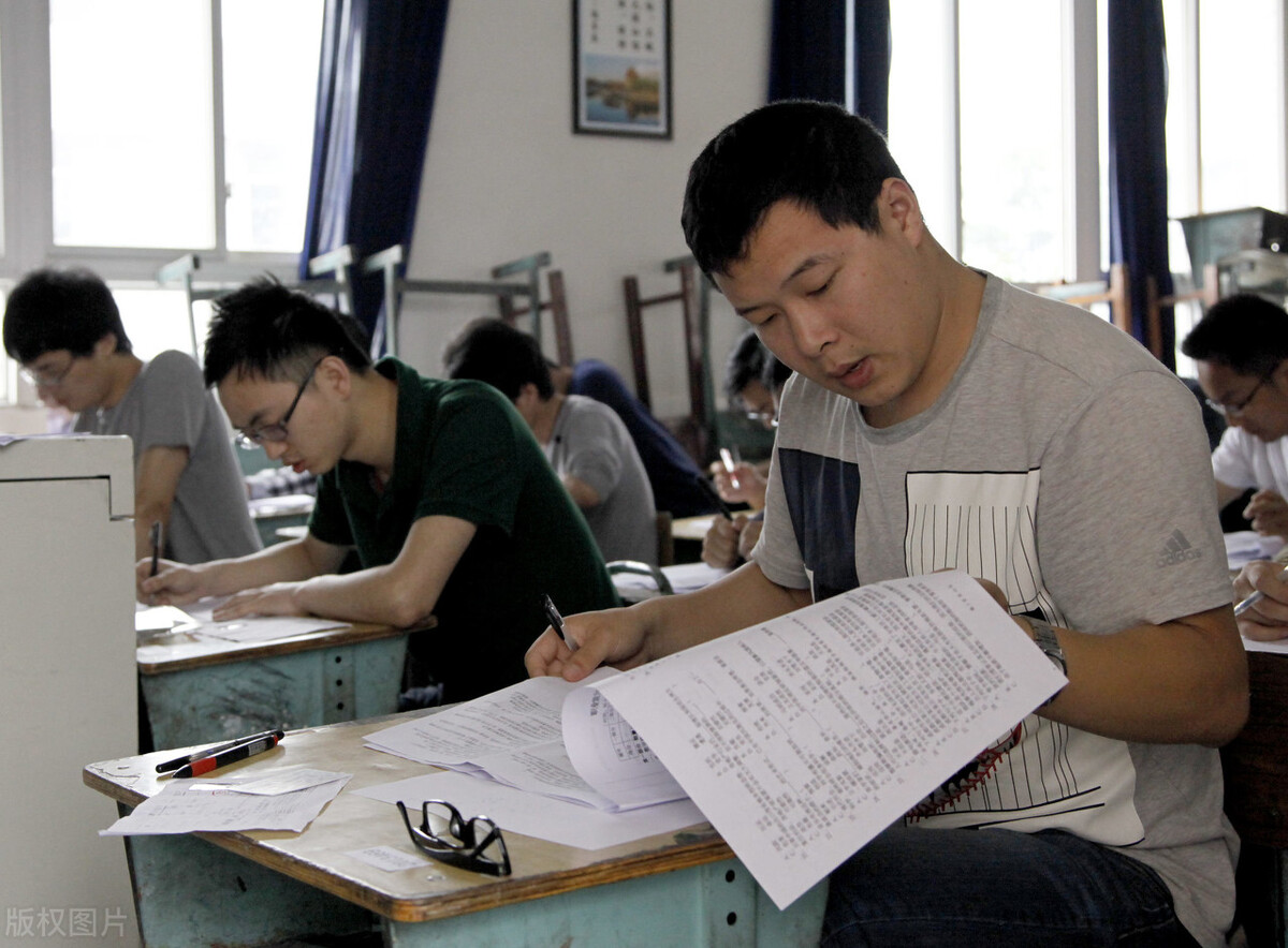 高考分数跟模考分数差多少？高三学生怎样努力，能考上985大学？