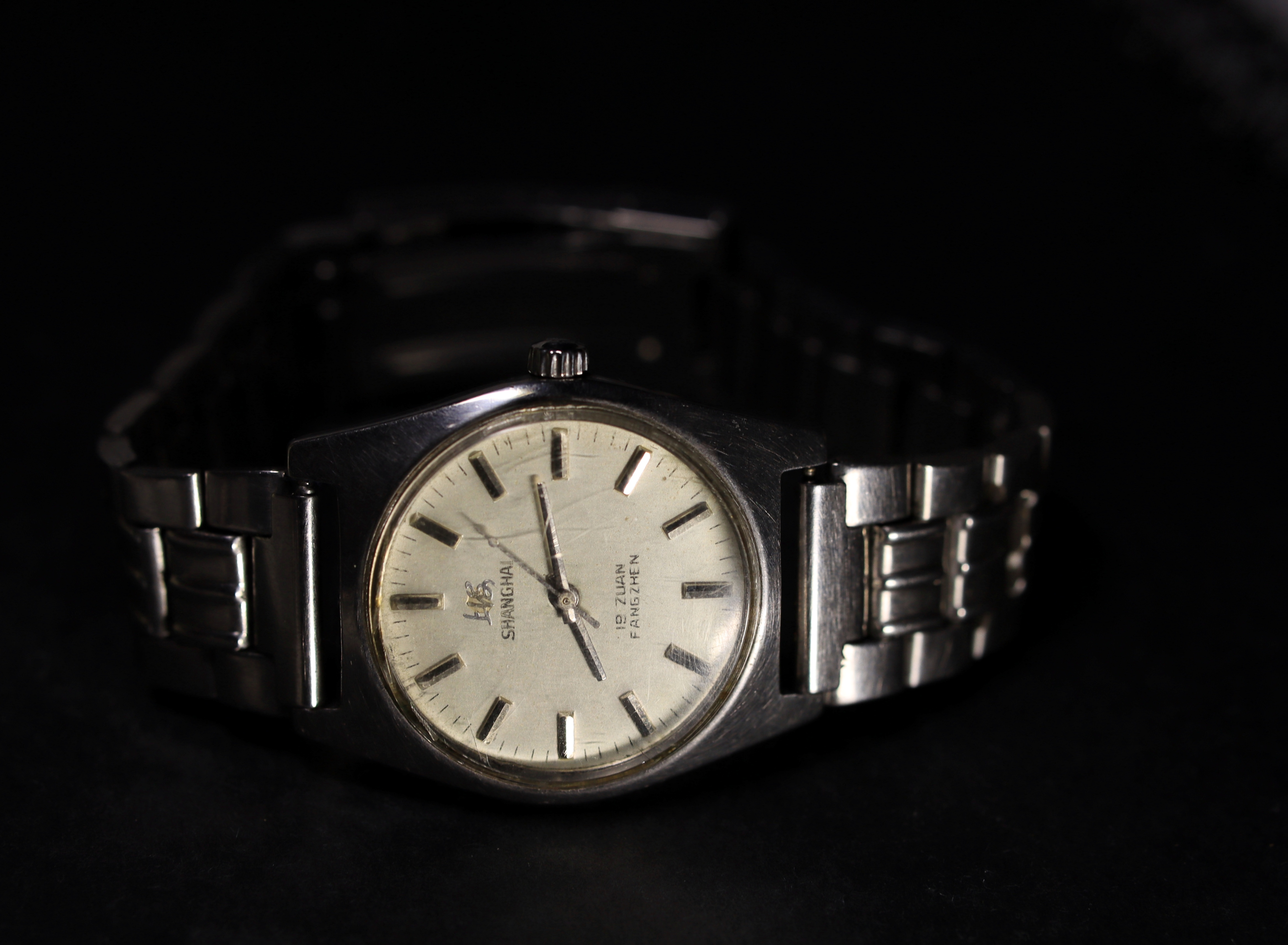 一块老手表，一个老故事，让人想起来40多年前的乡村小学