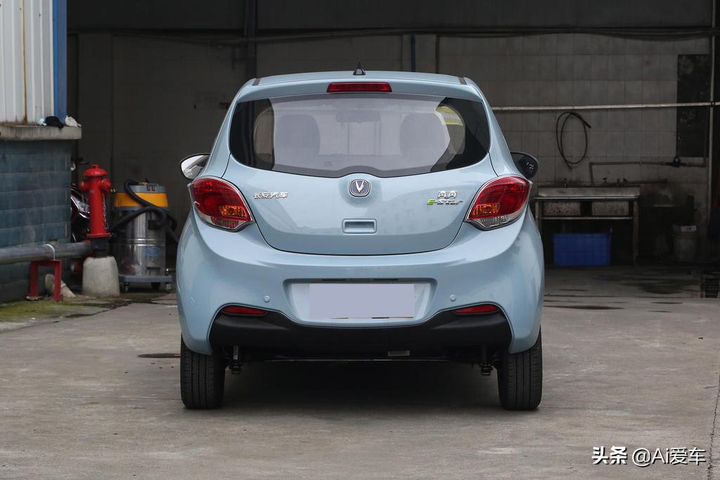 更实惠更长续航的代步车，低价5座设计，小巧好停车，奔奔E-Star