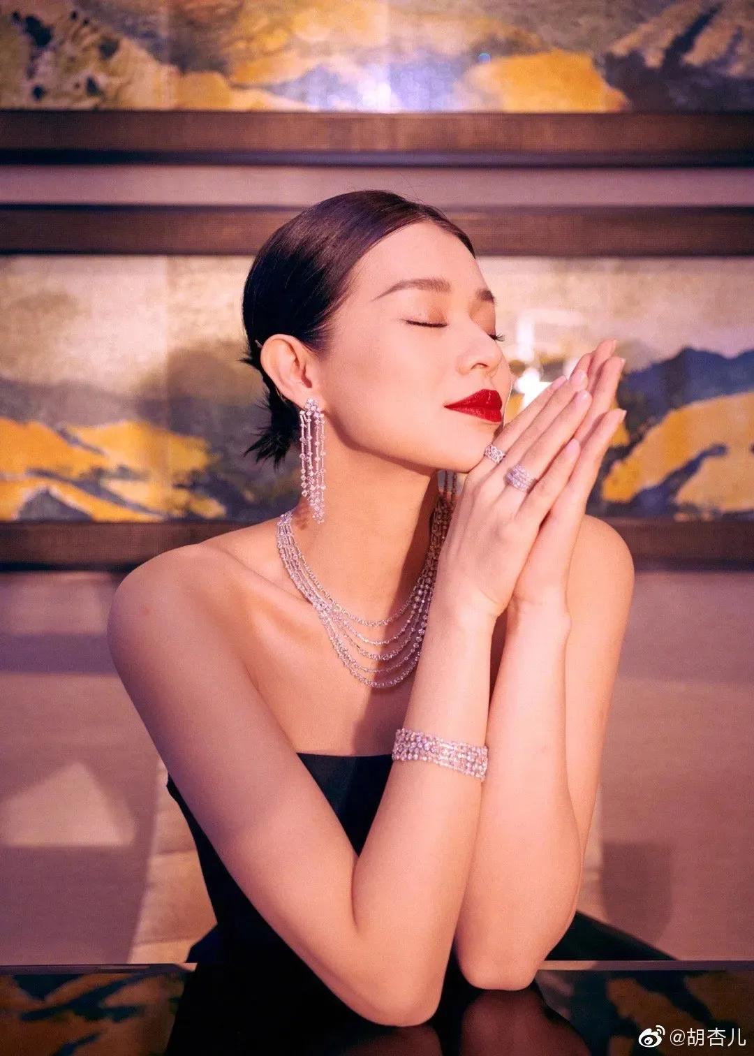 胡杏儿｜曾被嘲笑丑港姐，但气质是真的不错