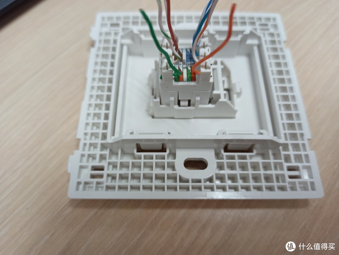 1,电脑插座的购买订单2018年装修的时候,我购买的西蒙e6系列电脑插座