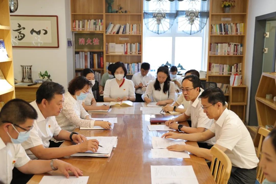 “慶七一 永遠(yuǎn)跟黨走 話初心 奮進新征程”自治區(qū)高院與呼和浩特市人大常委會機關(guān)開展主題黨日活動