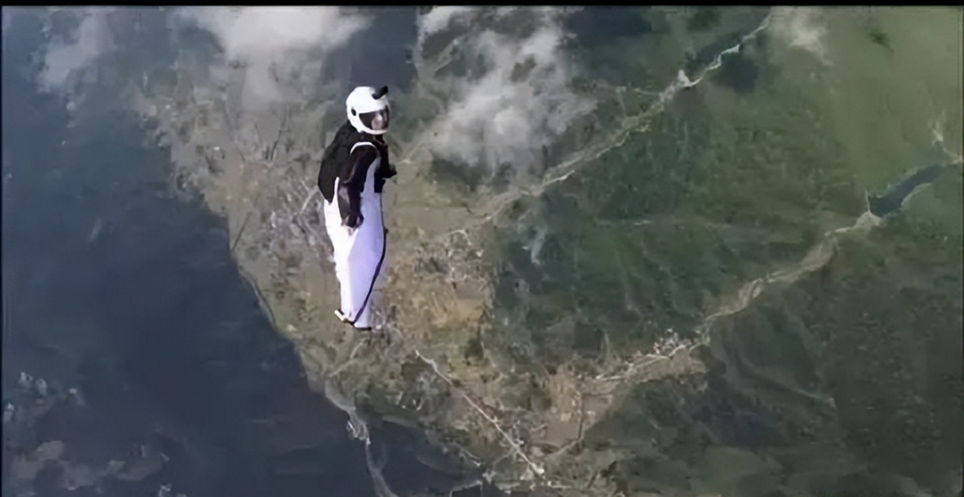 2020年，大学生刘安在天门山翼装飞行时遇难，这项极限运动值得吗