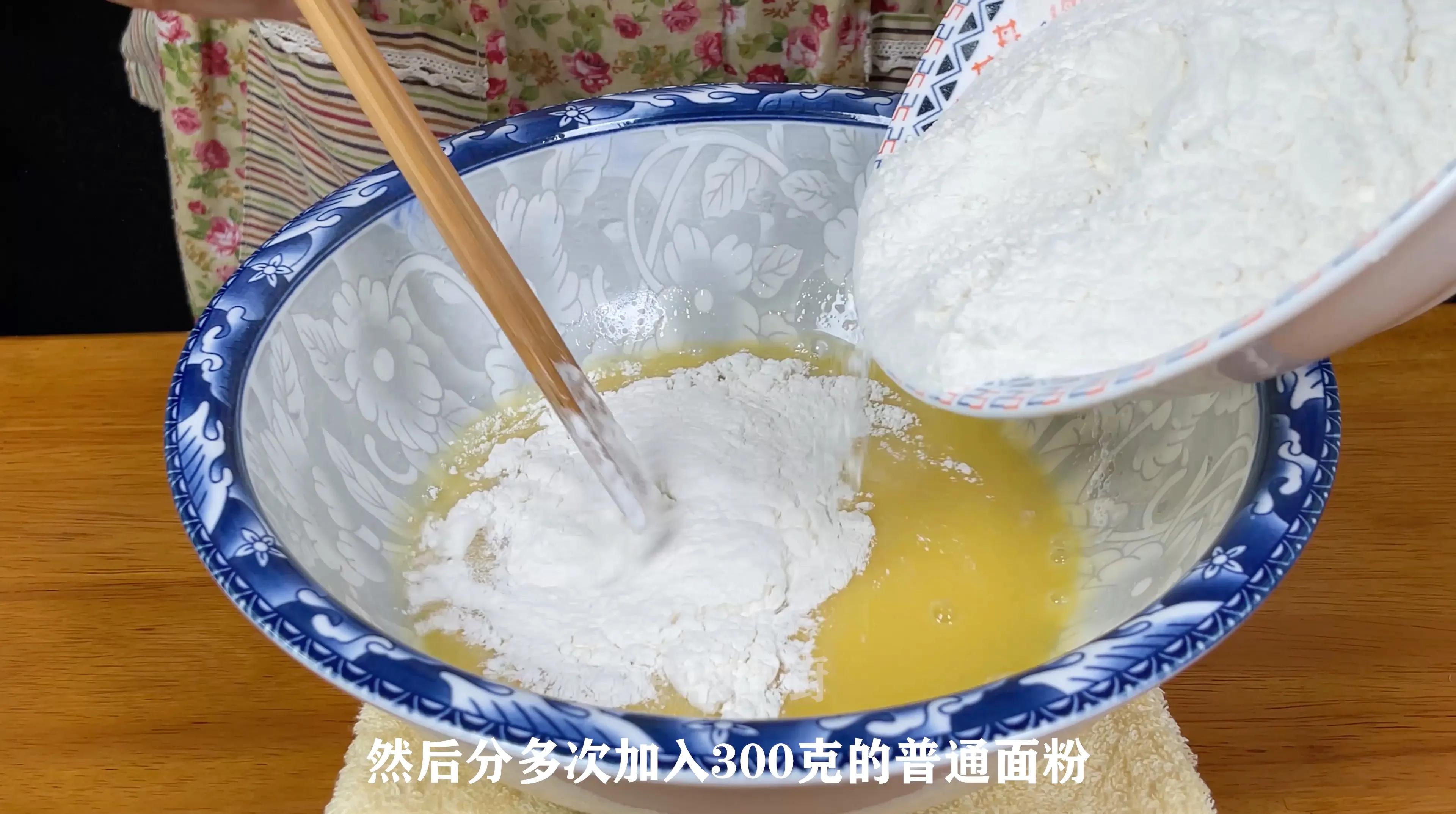 面粉别蒸馒头了，教你做麻花，不用油炸，松软香甜比面包还好吃