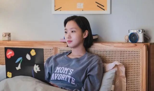 她的中文水平达10级，凭借“尺度片”得到认可，不惜为戏增重8斤