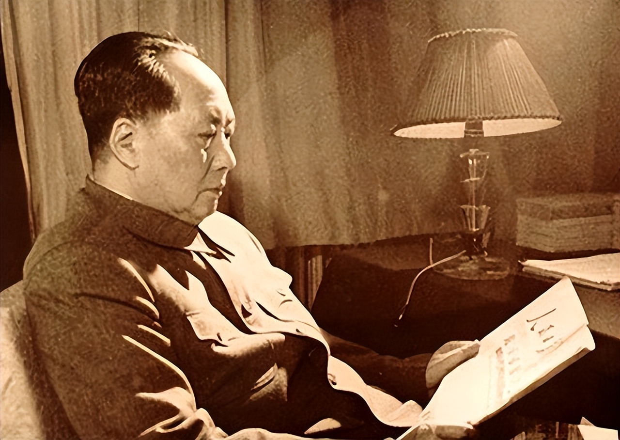 1930年，考生数学交白卷作文写28字，院长看后十分激动：破格录取