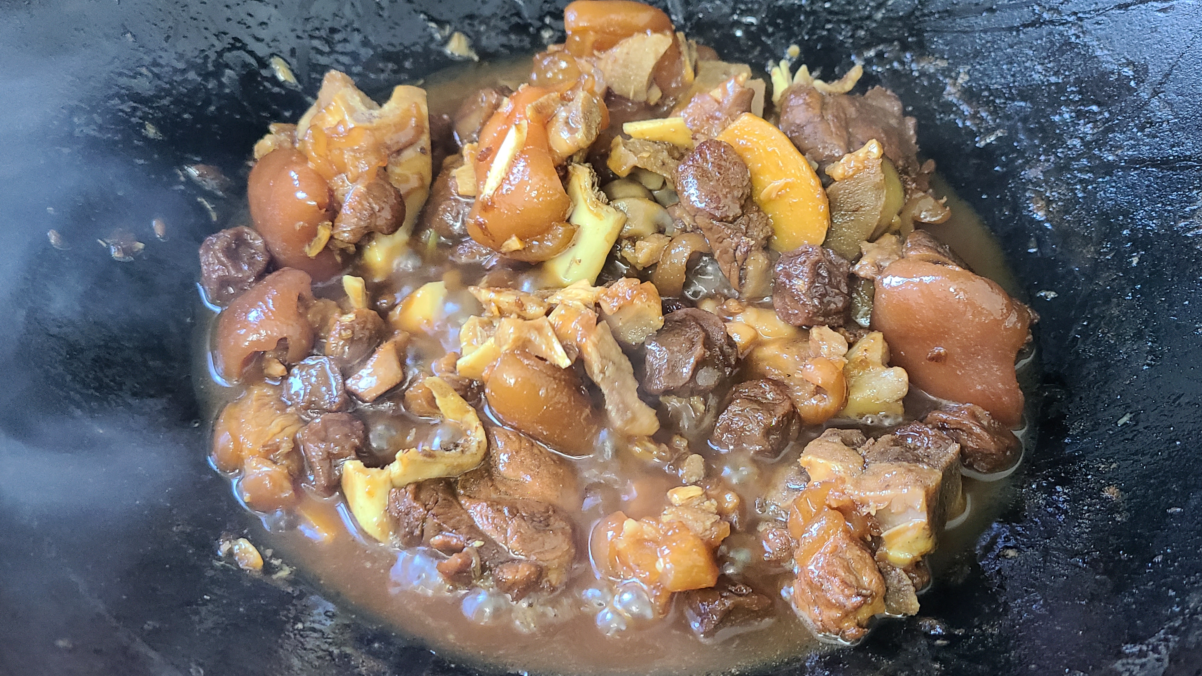 广东老厨师教的话梅猪脚，出了名的一道菜，肉烂味浓真好吃