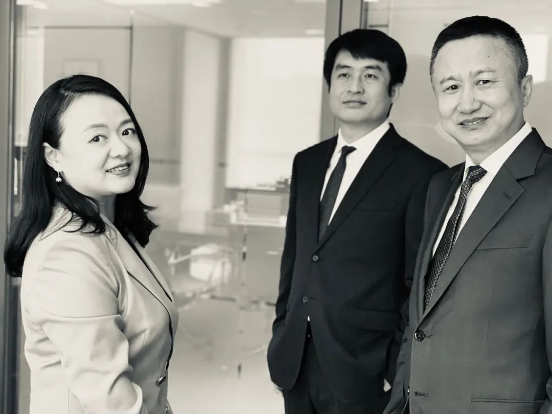 一门三杰-明星背后的娱乐法律师