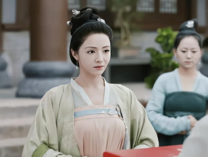 “天山”出大美人，10位新疆女明星，个个盘正条顺，美得各有千秋