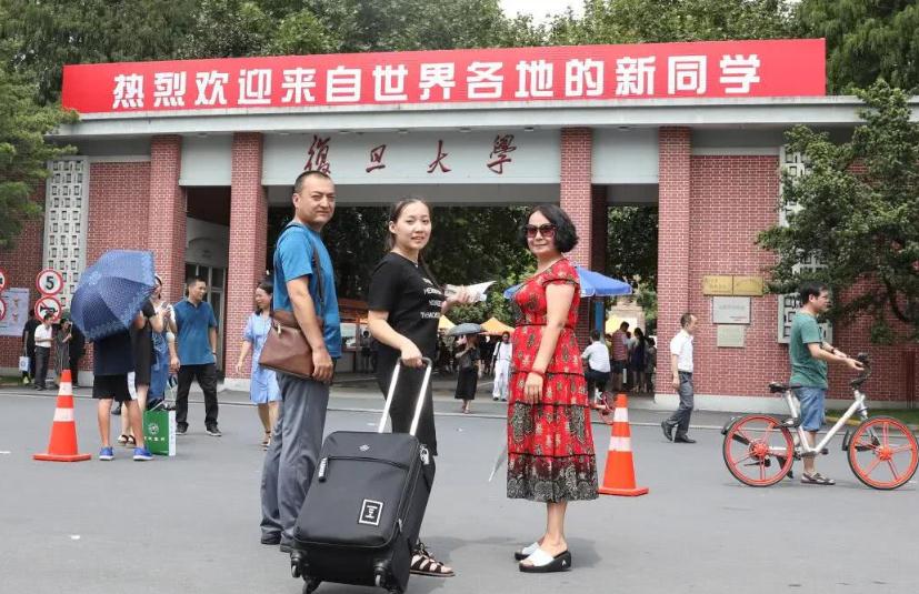 每月1500元生活费，大学生能过上什么生活？网友：单身狗的生活