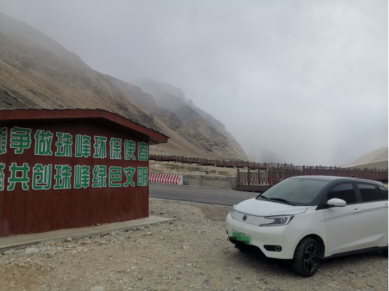 自驾小新踏上了世界第一高峰：珠穆朗玛峰