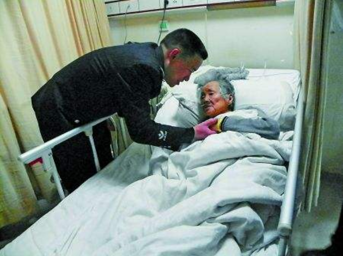 13年前，江苏19岁美女爱上大20岁大学老师，为爱不惜断绝父女关系