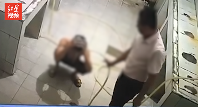 学生遭体罚校长教师被停职,