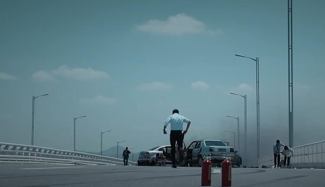 20集悬疑剧《庭外》首播质量高，10分钟入戏，连看2集不过瘾