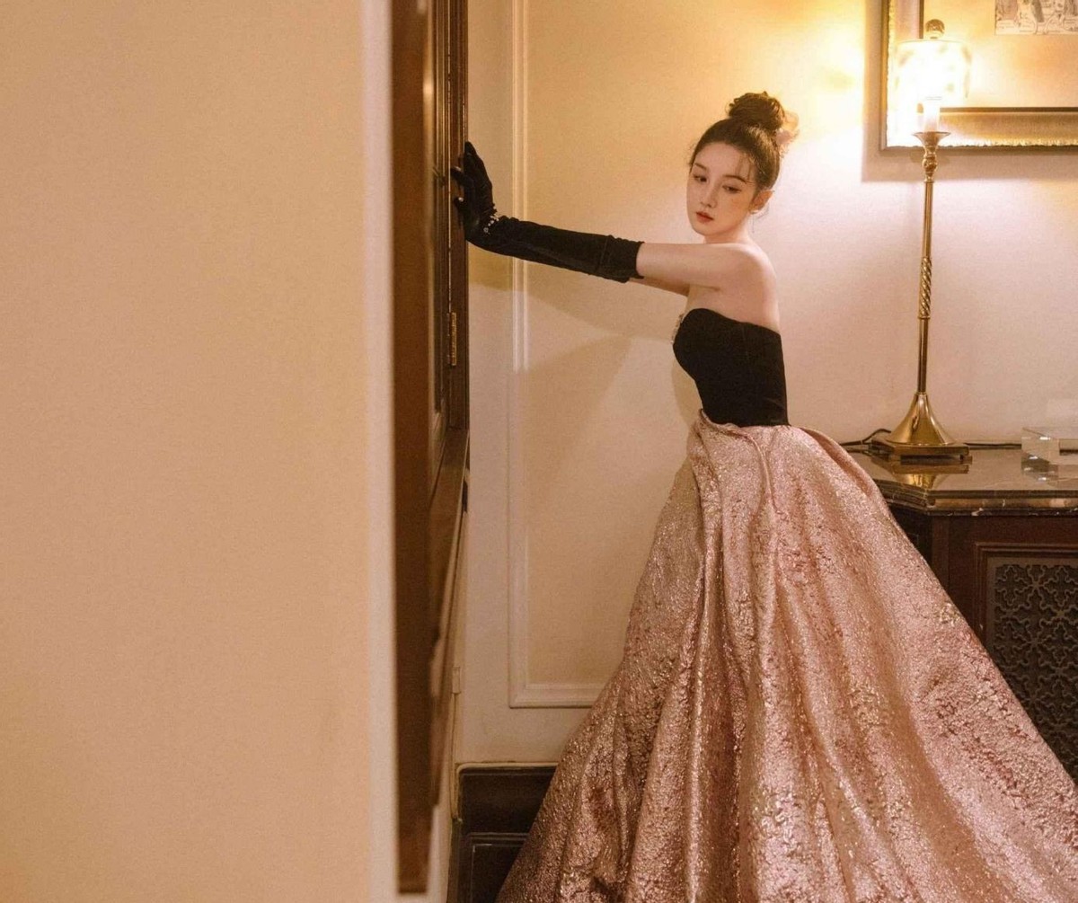 脸和身材判若两人，天使脸魔鬼身材的女明星，有的绝色有的尴尬