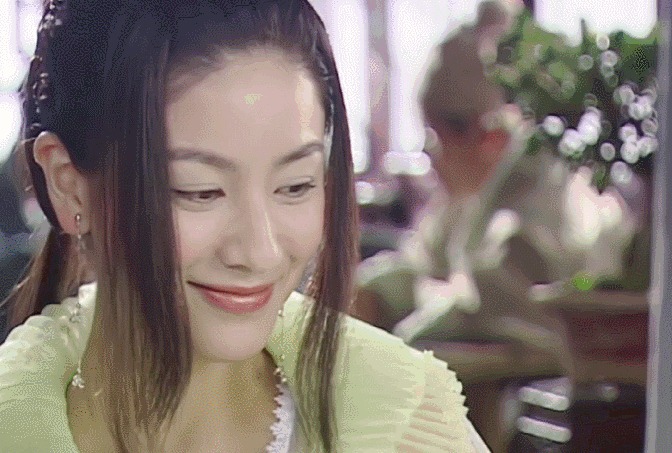 赵丽颖最新生图曝光，这脸怎么像17年前爆火退圈的她？