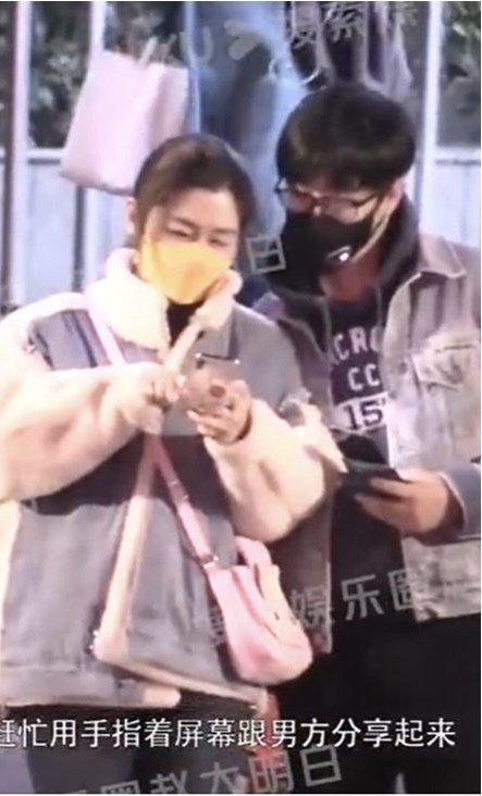 Selina认爱后首露面，自曝甜蜜恋爱细节，男友告白时叫她“姐姐”