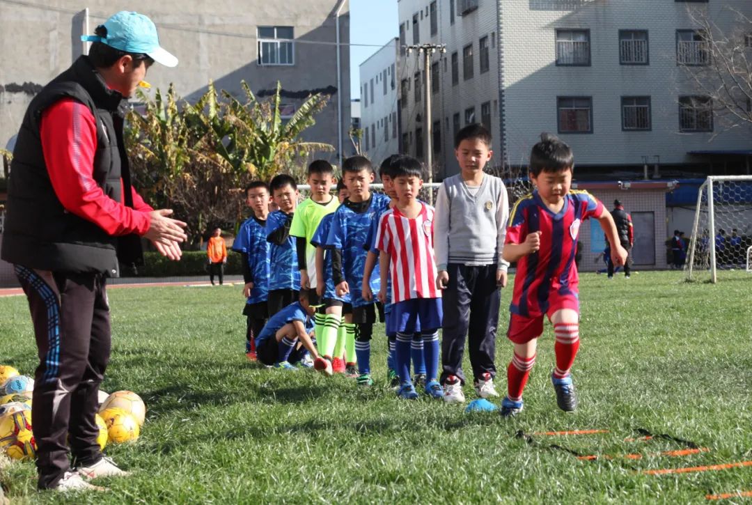 昆明市官渡區小板橋小學走出32名球員(圖7)