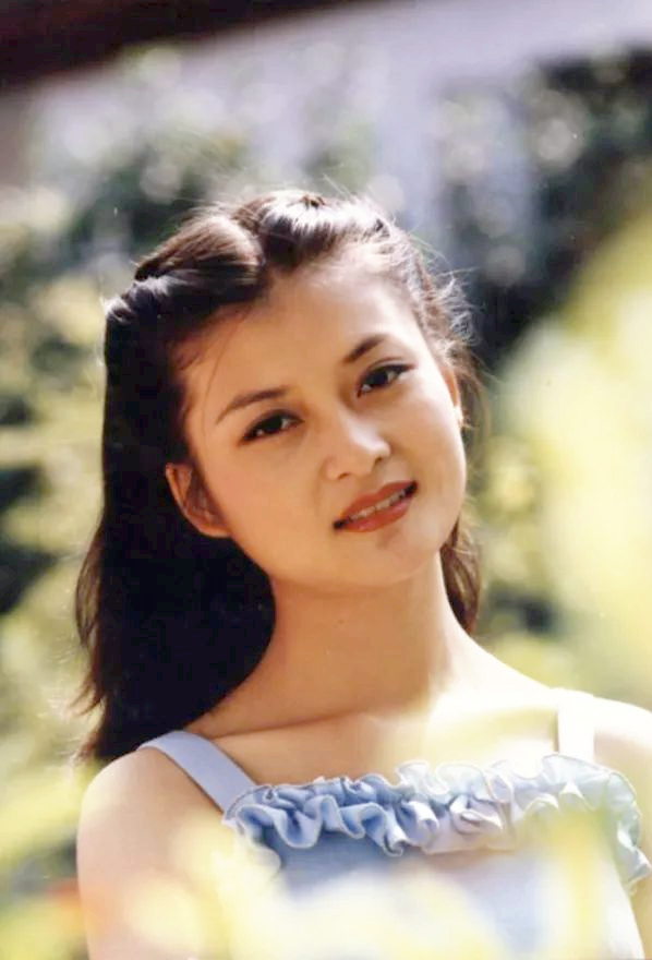 《妈妈的吻》朱晓琳：走红背后有艰辛，53岁为何仍未婚？