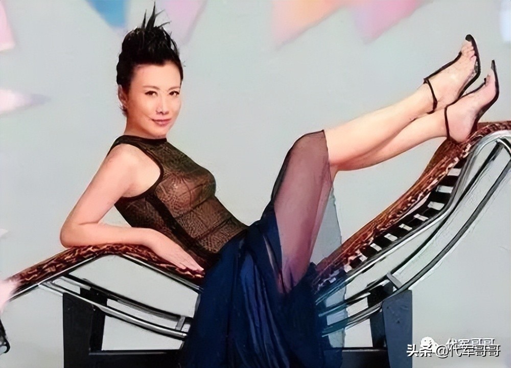 一婚嫁著名导演，二婚嫁脑科医生，如今73岁的婚姻生活很幸福