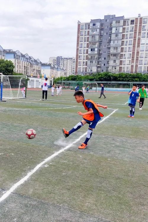 双流区迎春小学举行第七届校园足球班级联赛暨啦啦操比赛颁奖仪式