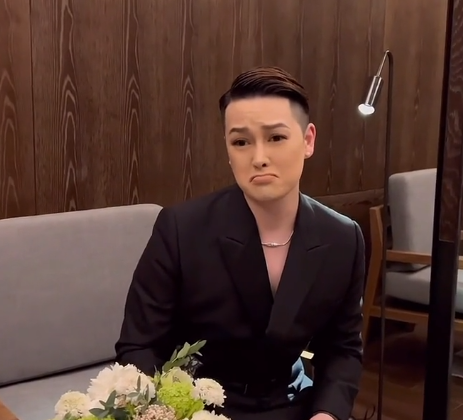 柏公子：雌雄难辨引争议，炫富出圈吸粉百万，背后老爷竟是秦奋？