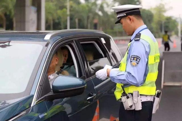 駕照更換太麻煩？C1車主注意，滿足2個條件，駕照可以"終身"免檢