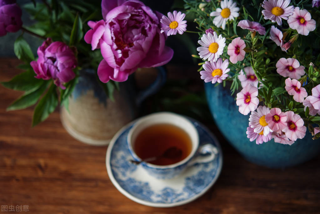 美文，人间几度，又逢新茶撷花露