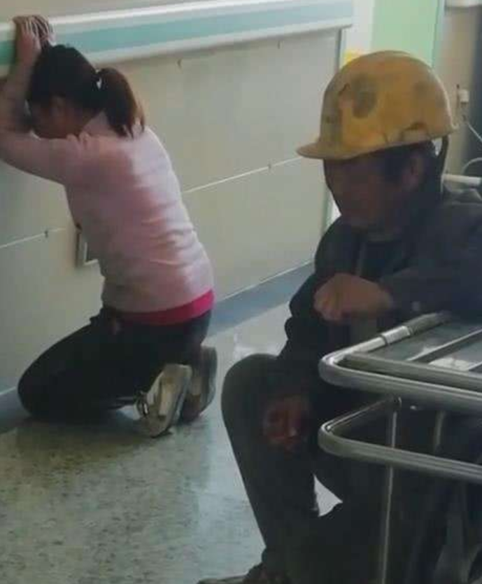 湖南小伙大二退学创业，22岁成千万富翁，23岁为她在海南卖水果