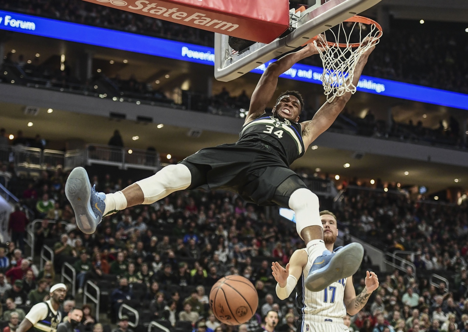 有哪些nba篮球运动员(外媒评NBA历史75大国际球星，奥拉朱旺第一，姚明第15)