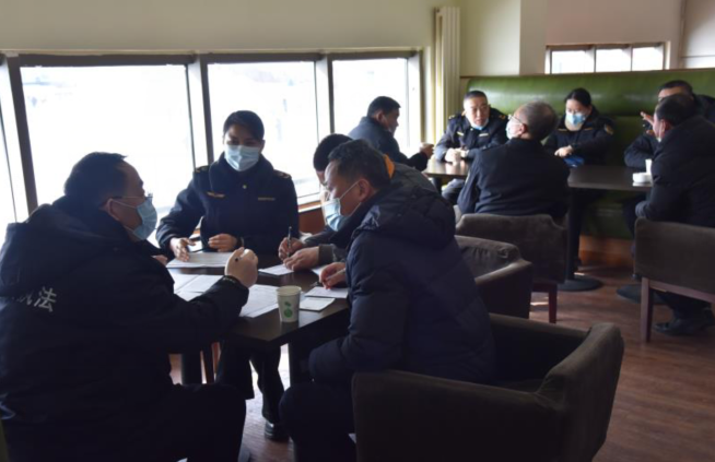 即墨区市场监管局督查金山滑雪场特种设备及餐饮等消费安全