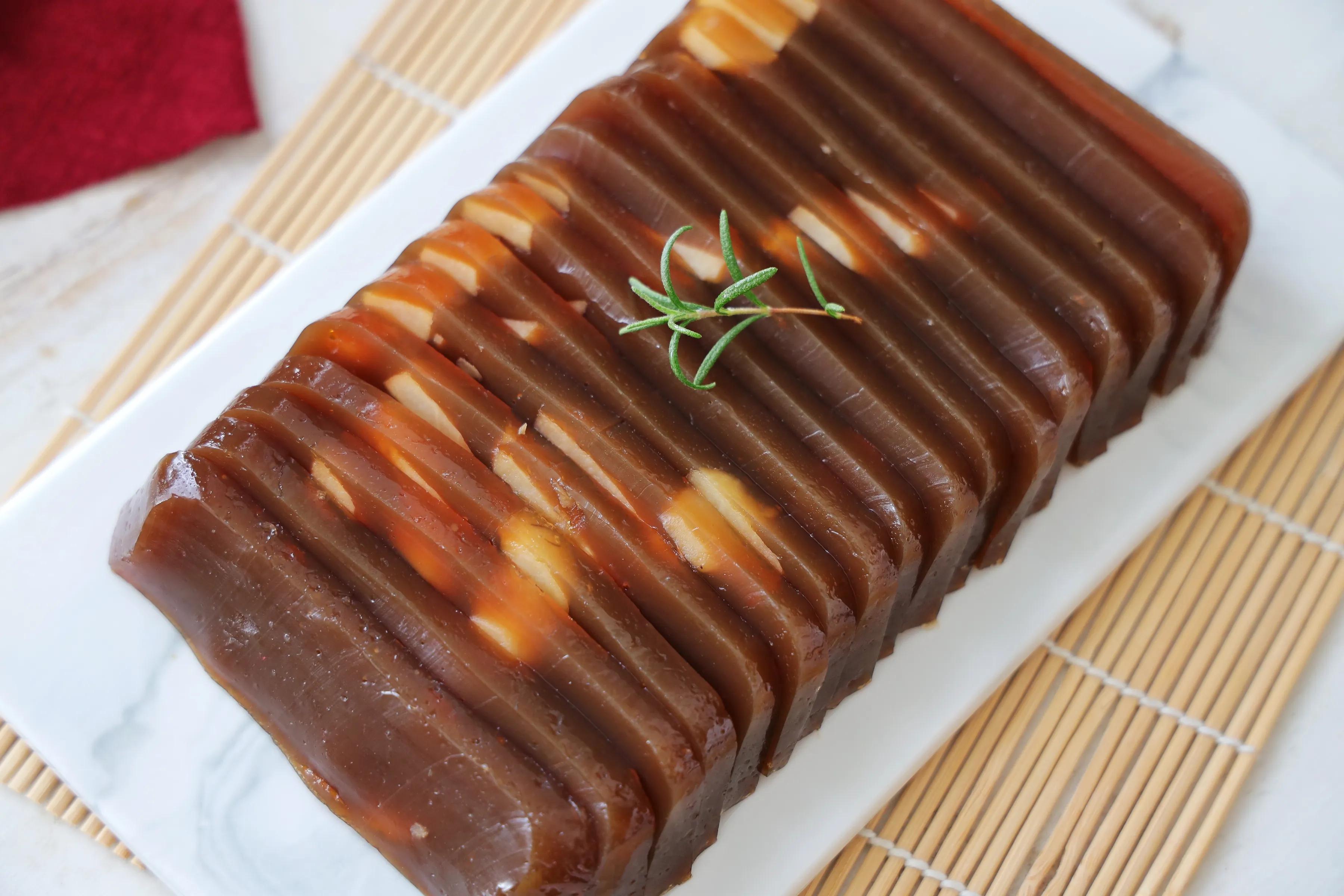 特别适合家宴上的一道甜品，Q弹有嚼劲，不甜不腻，解馋又解腻