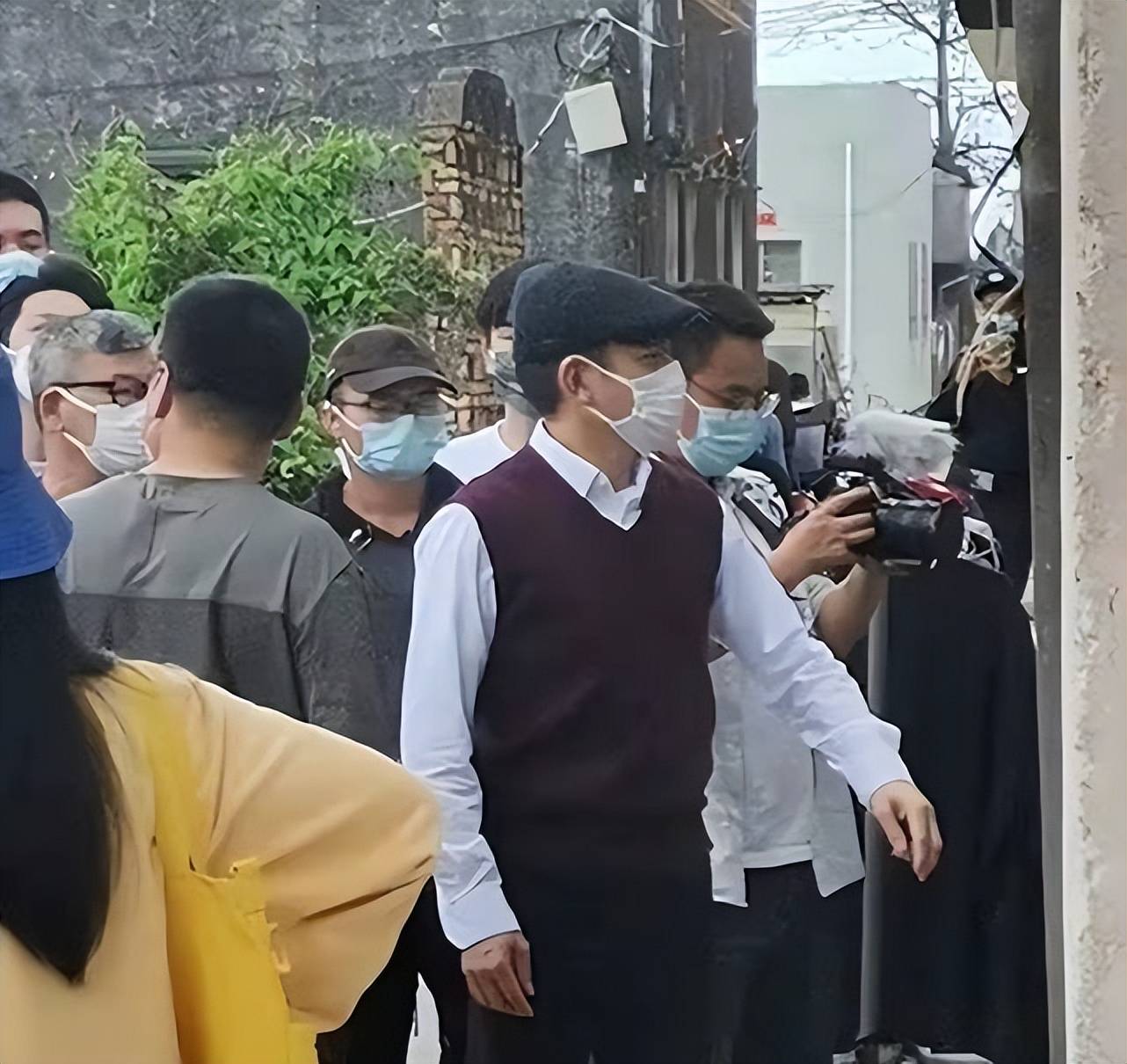 刘德华被爆保镖随身最少8人同行，网友：非常支持，没毛病