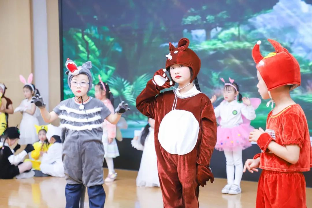 花田花绽，阅读悦心｜双流区黄甲小学举行读书节之阅读表演赛