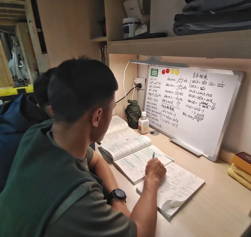 温书迎考 人工智能学院2021级电信类4班开展 期末诚信考试 主题班会