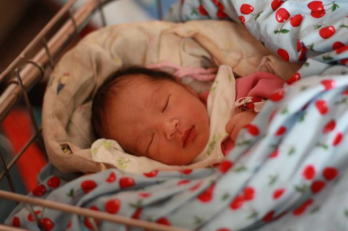 13年前，江苏19岁美女爱上大20岁大学老师，为爱不惜断绝父女关系