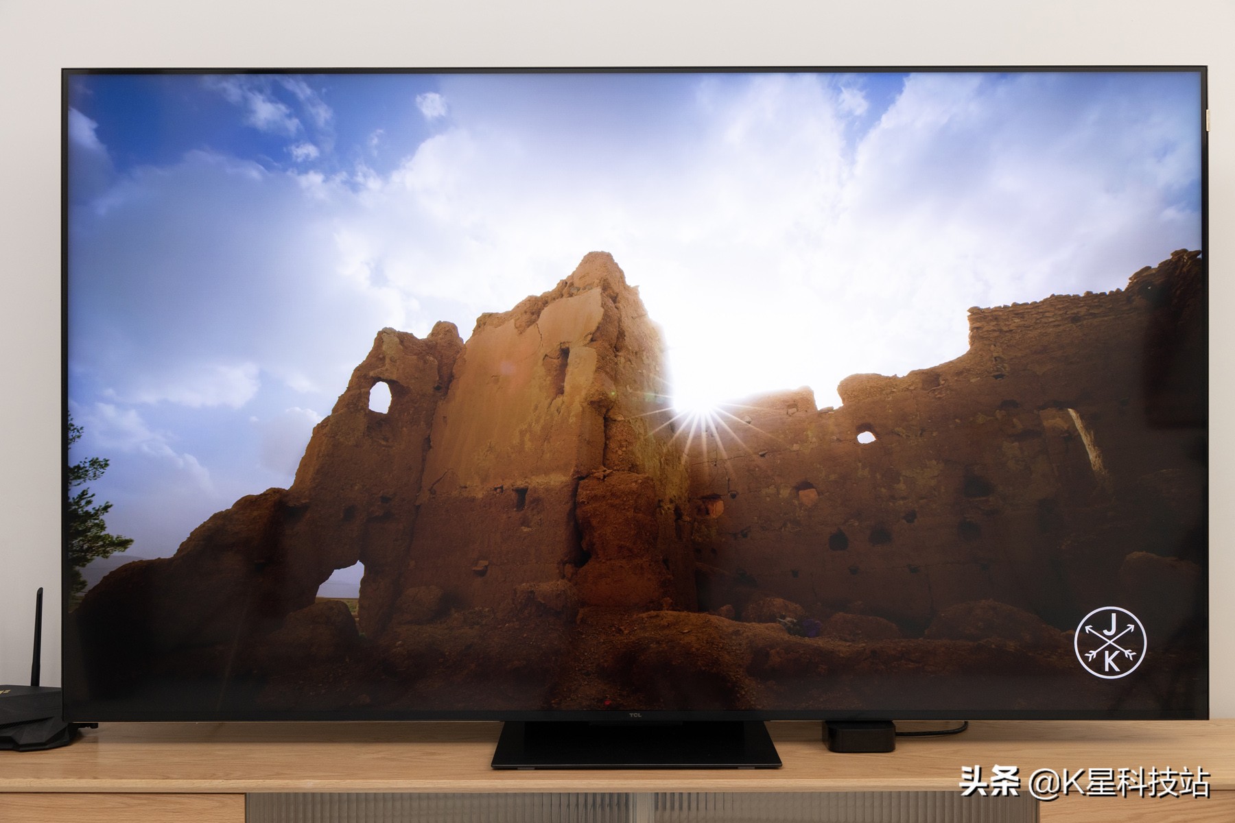 QD-Mini LED 战未来，国产电视画质的天花板，TCL X11电视机评测详解