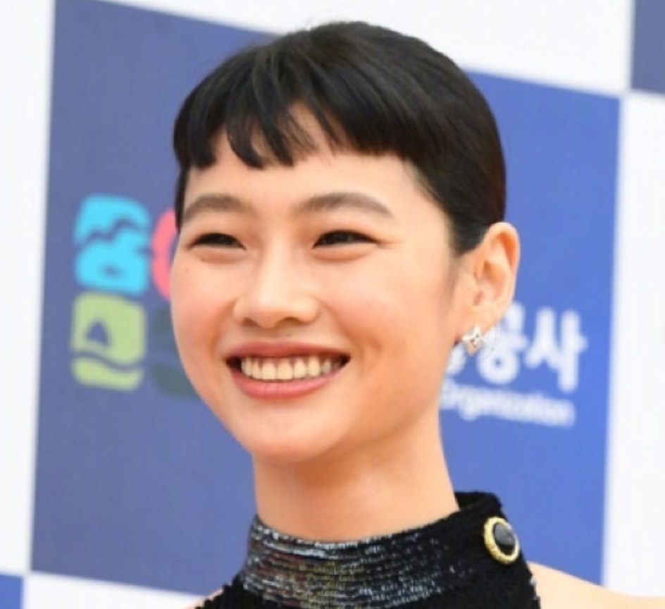 韩国青龙大赏明星生图！没了滤镜颜值集体掉线，金高银发际线堪忧