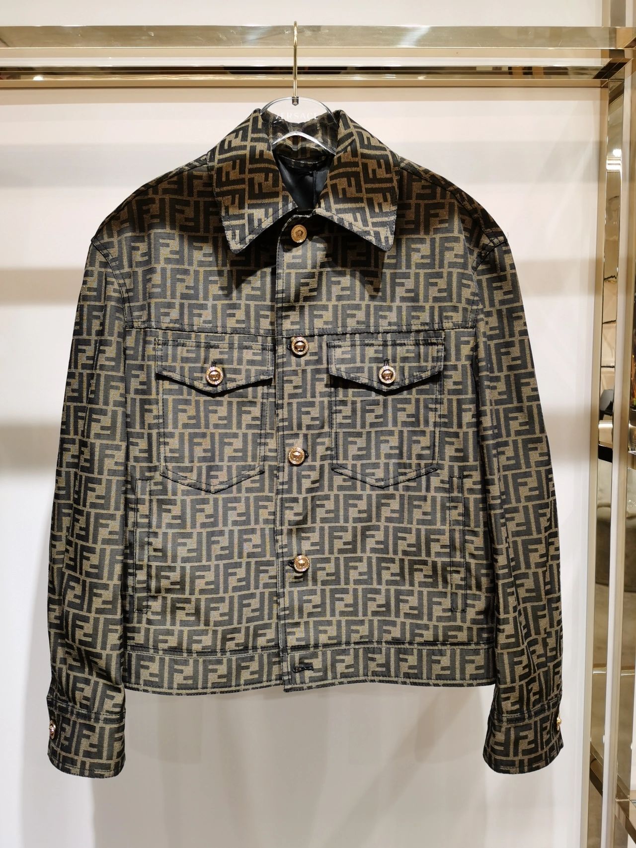 范思哲时尚帅气超百搭 范思哲时尚帅气超百搭 范思哲时尚帅气超百搭