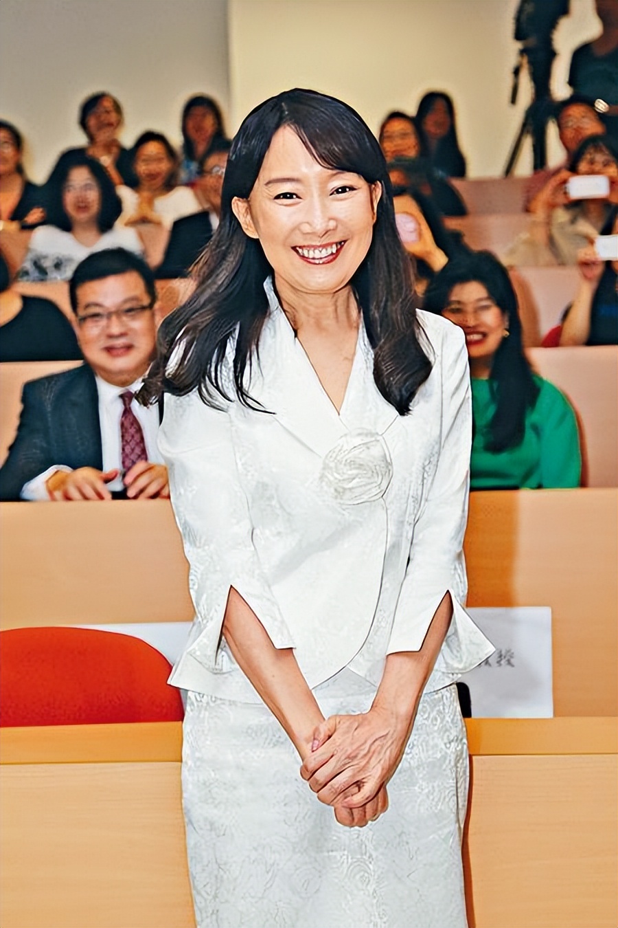 明星悼念安倍遭反感，为何陈美龄成例外？她的经历给出答案